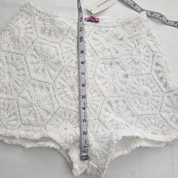 Francesca’s Nora White Crochet High Waist Shorts Size Xtra Small - Picture 10 of 12